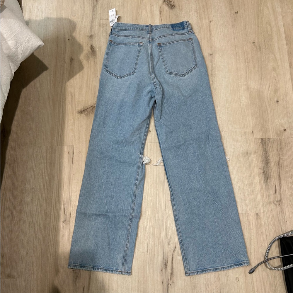 Abercrombie & Fitch
The '90s Relaxed Jean
High Rise - Picture 5 of 5